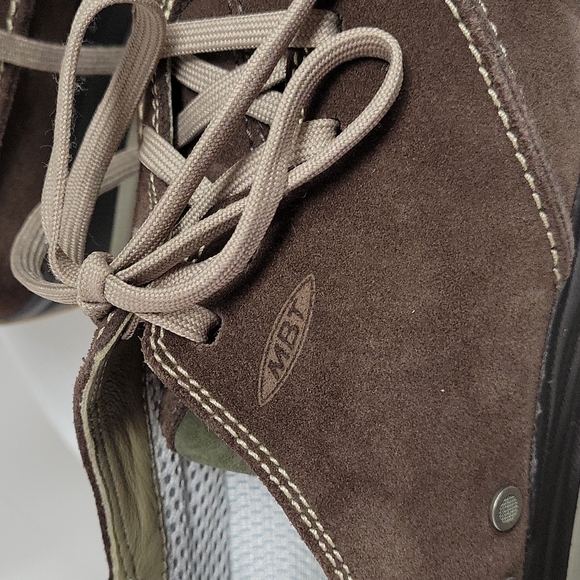MBT "BARBARA" BROWN SUEDE LEATHER WALKING SHOES, SZ 7.5 - Picture 5 of 9